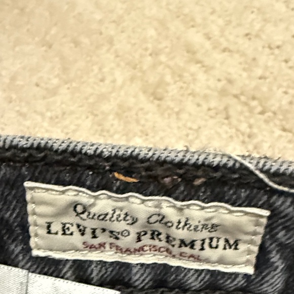 Levi's Women’s Washed Black Relaxed Straight Jeans - Picture 3 of 6